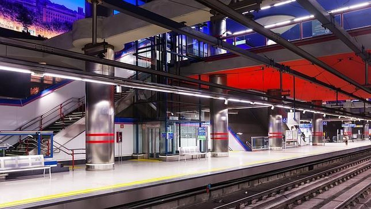 La línea 10 de Metro, interrumpida por la asistencia sanitaria a un viajero