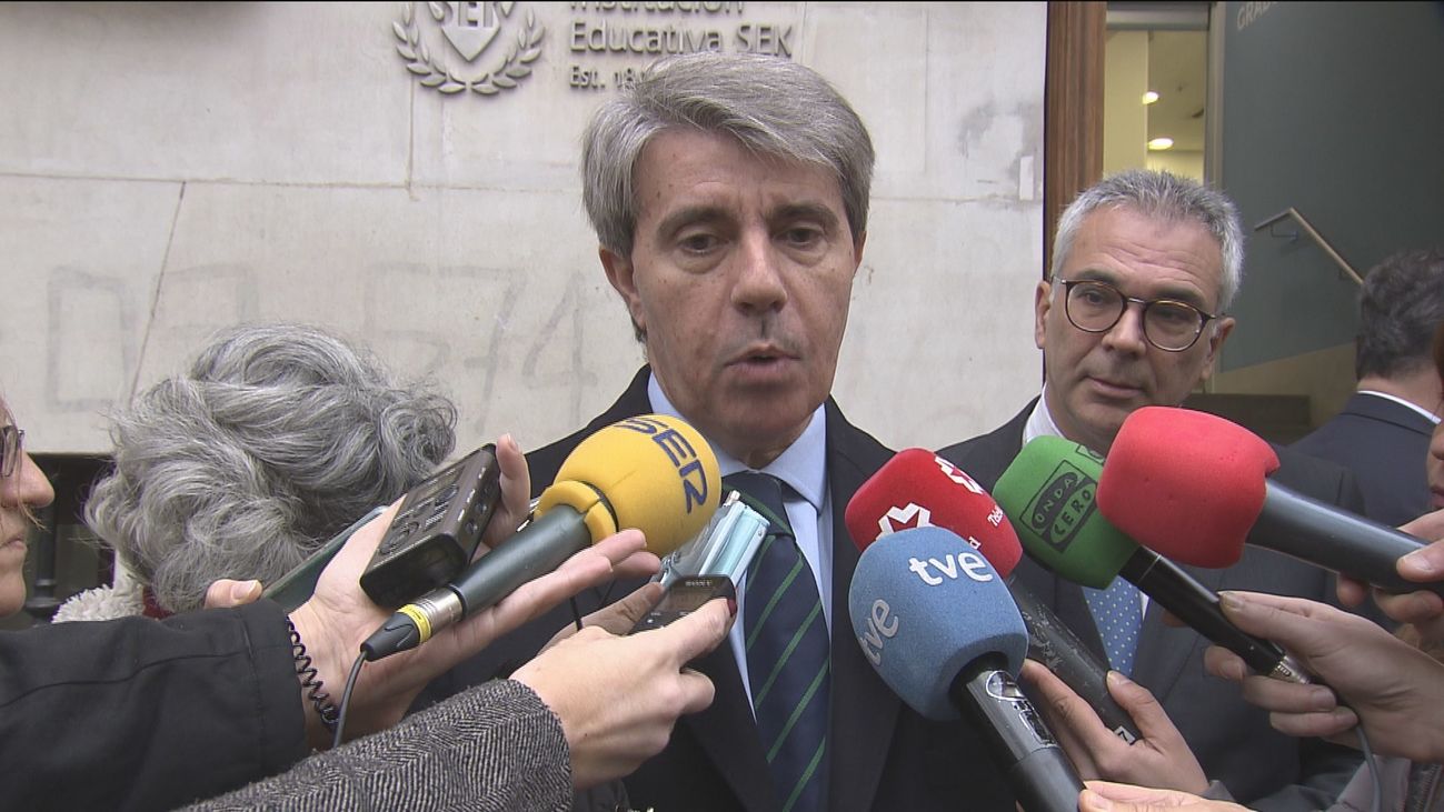 Garrido plantea una reforma legal exprés "en defensa" de los taxistas