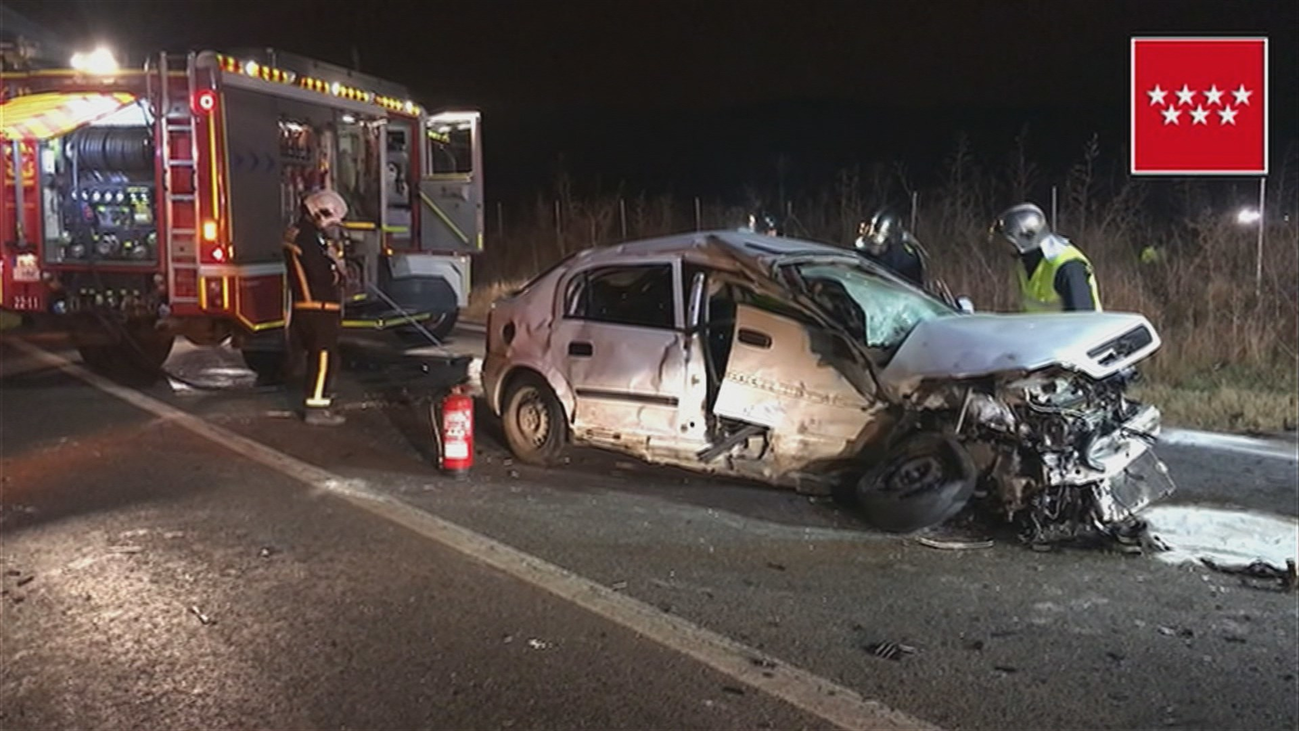 Muere un conductor y otro queda herido en un choque frontal en Alcalá de Henares