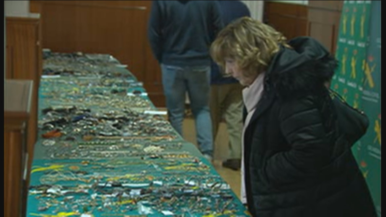 Un centenar de madrileños acude a la exposición de Tres Cantos para identificar sus joyas robadas