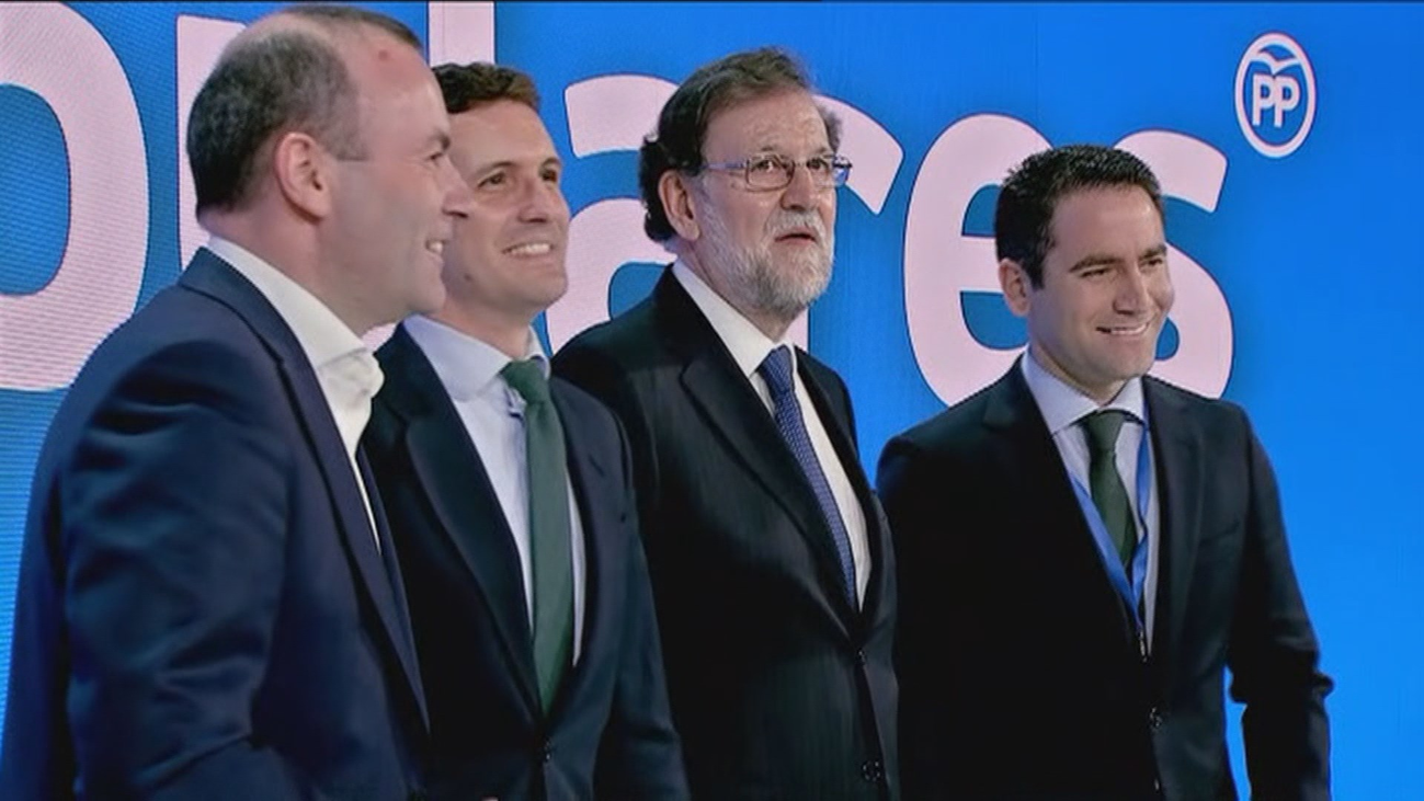 Rajoy llama al PP a "mantener sus posiciones" y advierte contra doctrinarios y sectarios