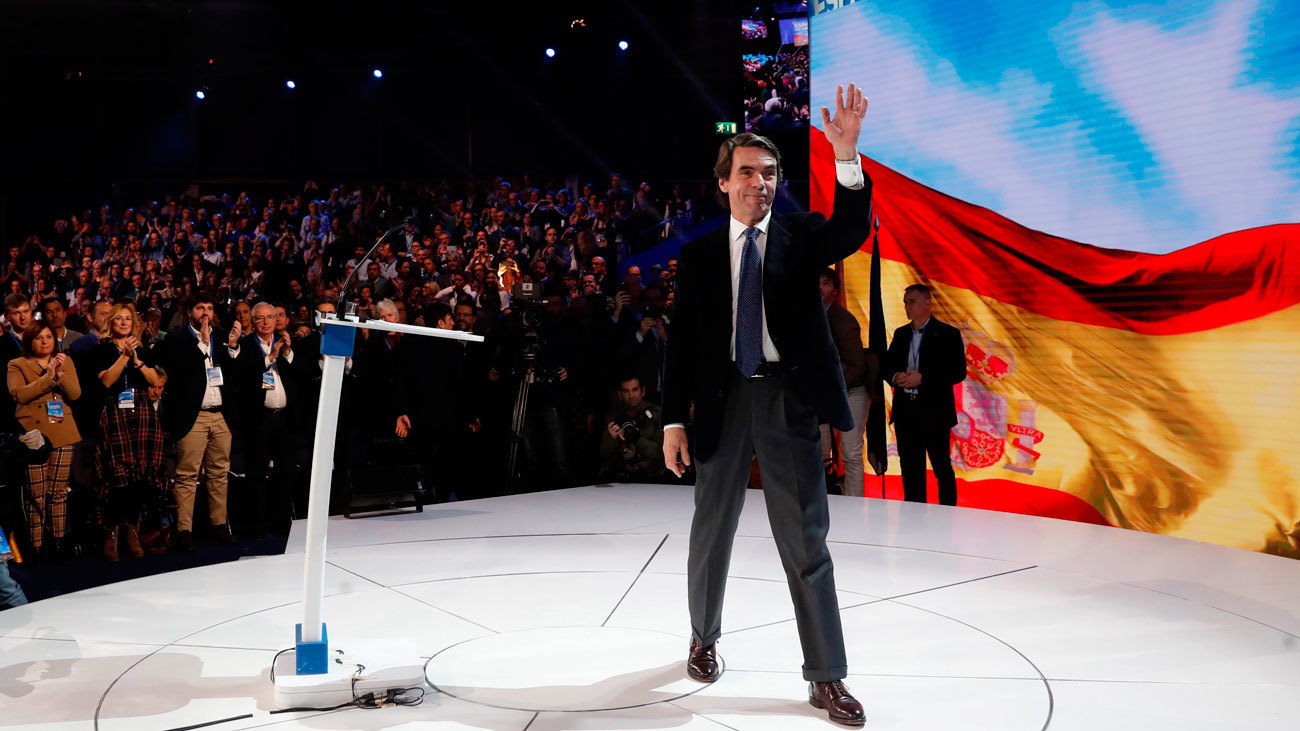 Aznar insta al PP a "integrar" y "abrir puertas" para sumar una gran mayoría