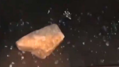 Un taxista lanza una piedra sobre el Uber en que viaja la hermana de Carlos Sainz