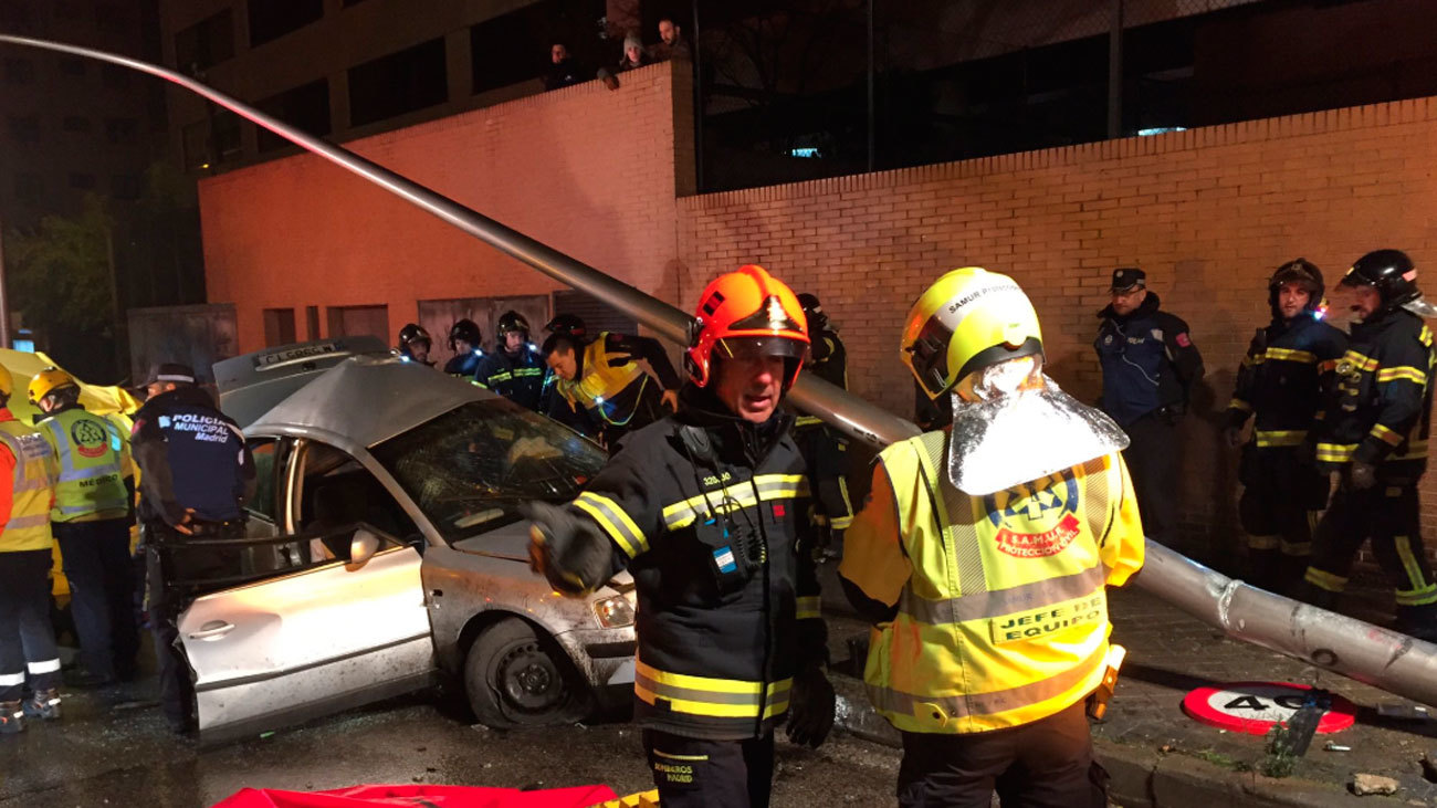 Un joven muere y otro herido grave en un accidente de tráfico en Madrid
