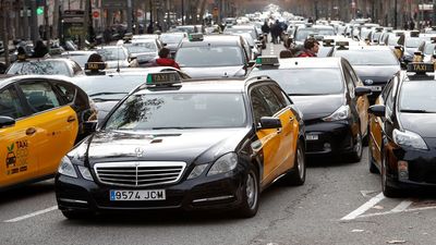 La huelga de taxis continúa en Barcelona pese a los esfuerzos de la Generalitat