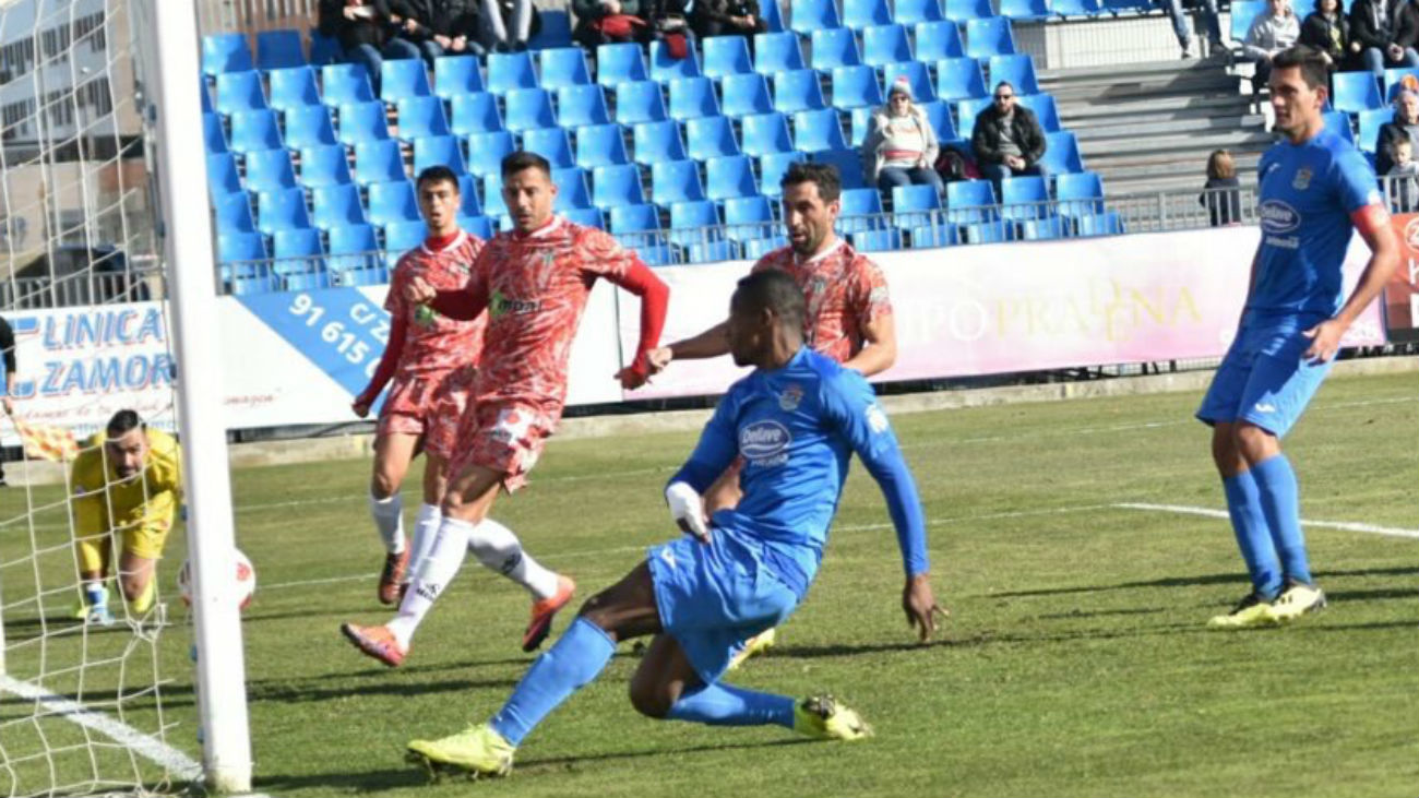 Gol de Cedric, del Fuenlabrada, al Guijuelo (1-0)