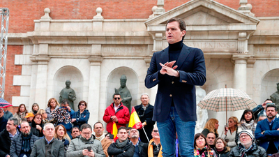 Rivera acusa a Sánchez de "romper puentes" con los constitucionalistas