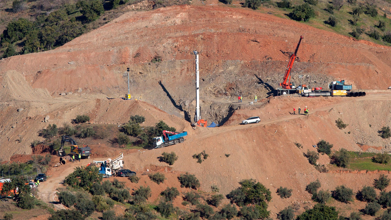 El pozo paralelo al de Julen avanza en condiciones "extremas" y "de dureza enorme"