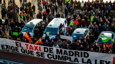 Los taxistas, en Sol, advierten: No darán "ni un paso atrás"