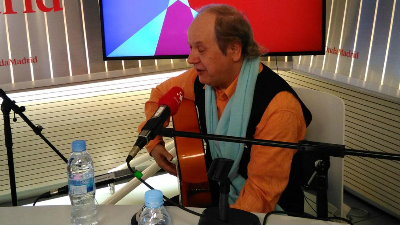 Eladio, barbero y guitarrista