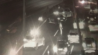 Taxistas arrinconan y agreden a una conductora de VTC en la A-2