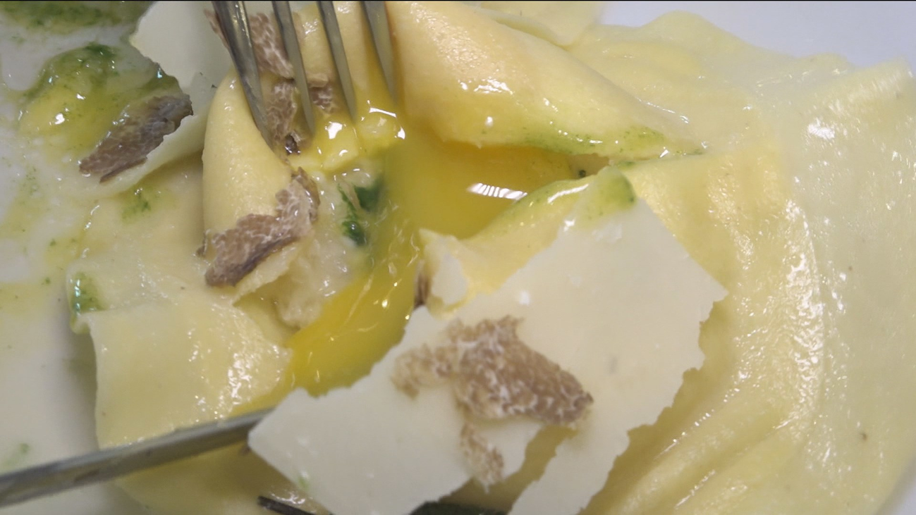 Así se prepara una pasta rellena con sello italiano