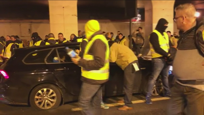 Los taxistas de Barcelona protagonizan todo tipo de incidentes y agreden a los VTC