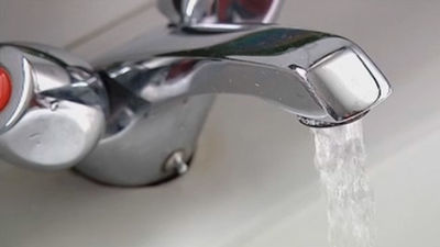 La Comunidad baja un 50% el recibo del agua a las pensiones de viudedad