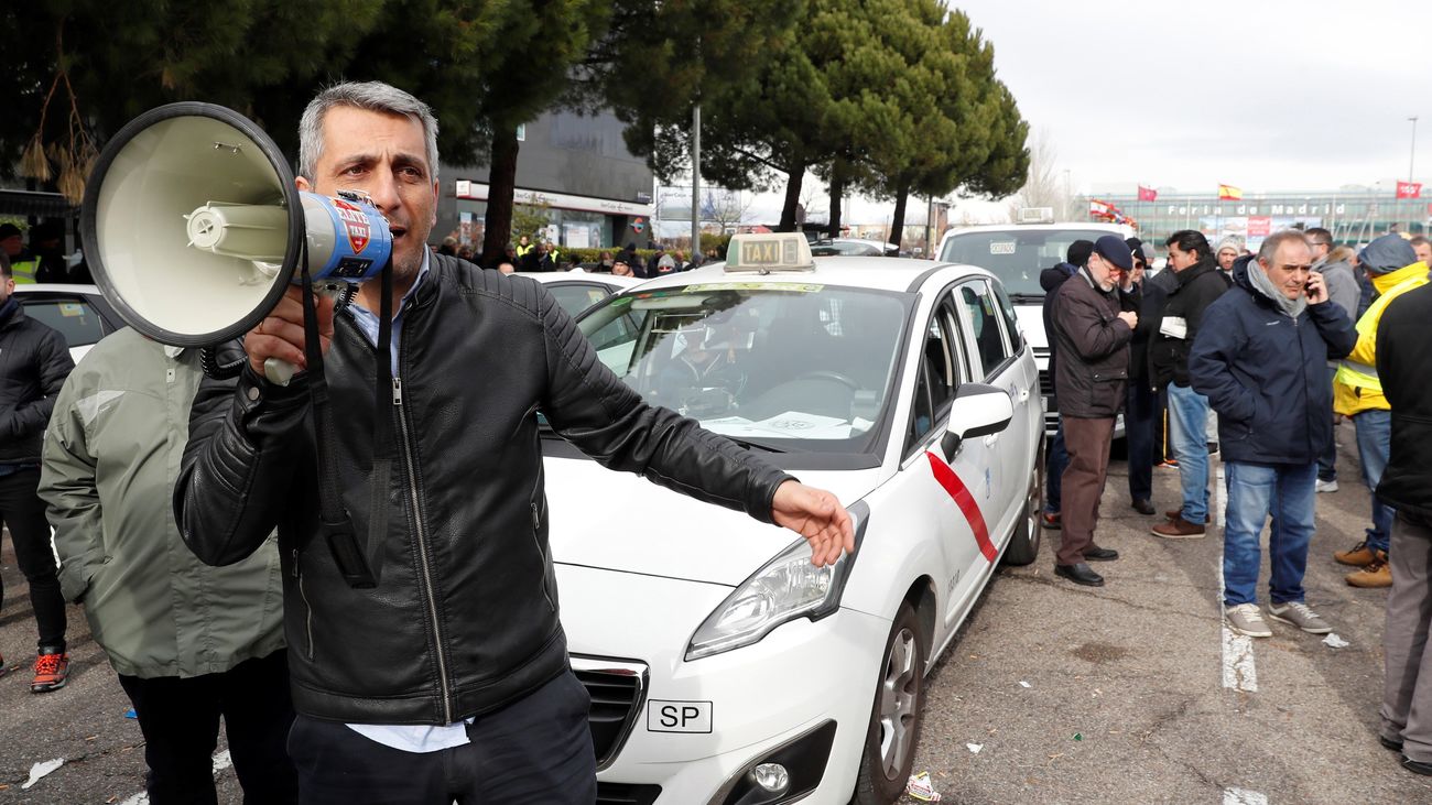 Tercer día de huelga del taxi