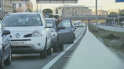 Reabierto el tráfico en la M-40, tras más de media cortada por las protestas de los taxistas