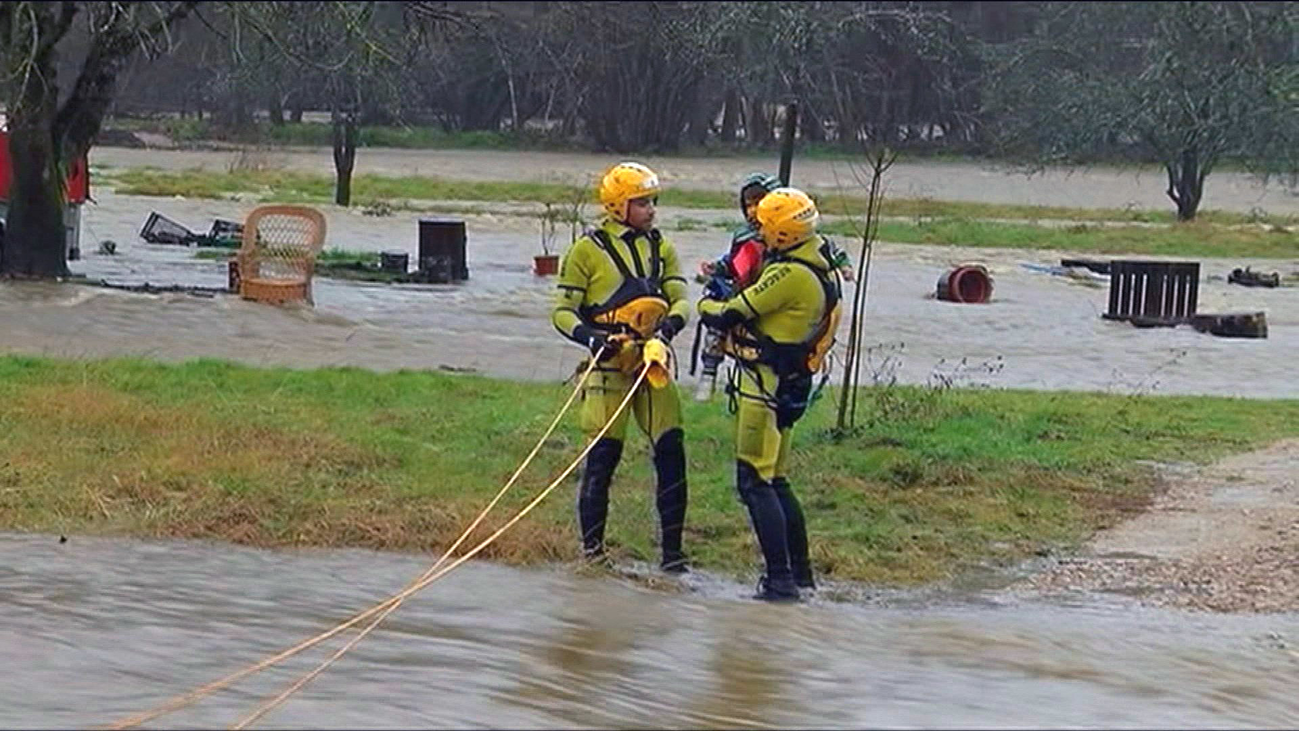 Provincias de media España amanecen con avisos por nieve, lluvia y fuertes vientos