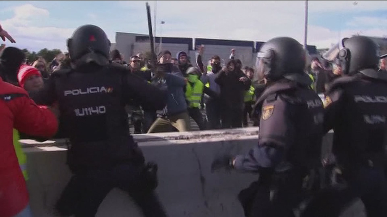 Sigue la huelga de taxistas en Madrid, con la caja de resonancia de Fitur