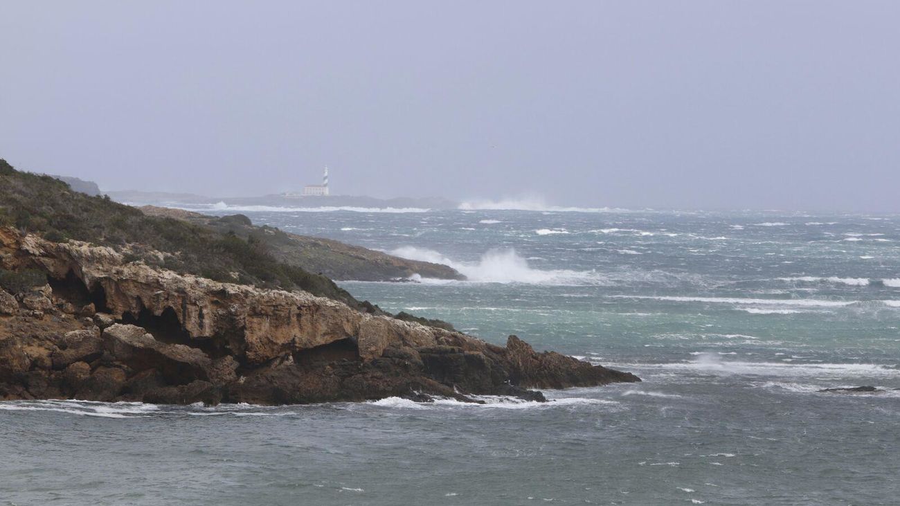 Puertos del Estado ha confirmado olas de prácticamente 11 metros de altura en Mahón, durante esta pasada madrugada.