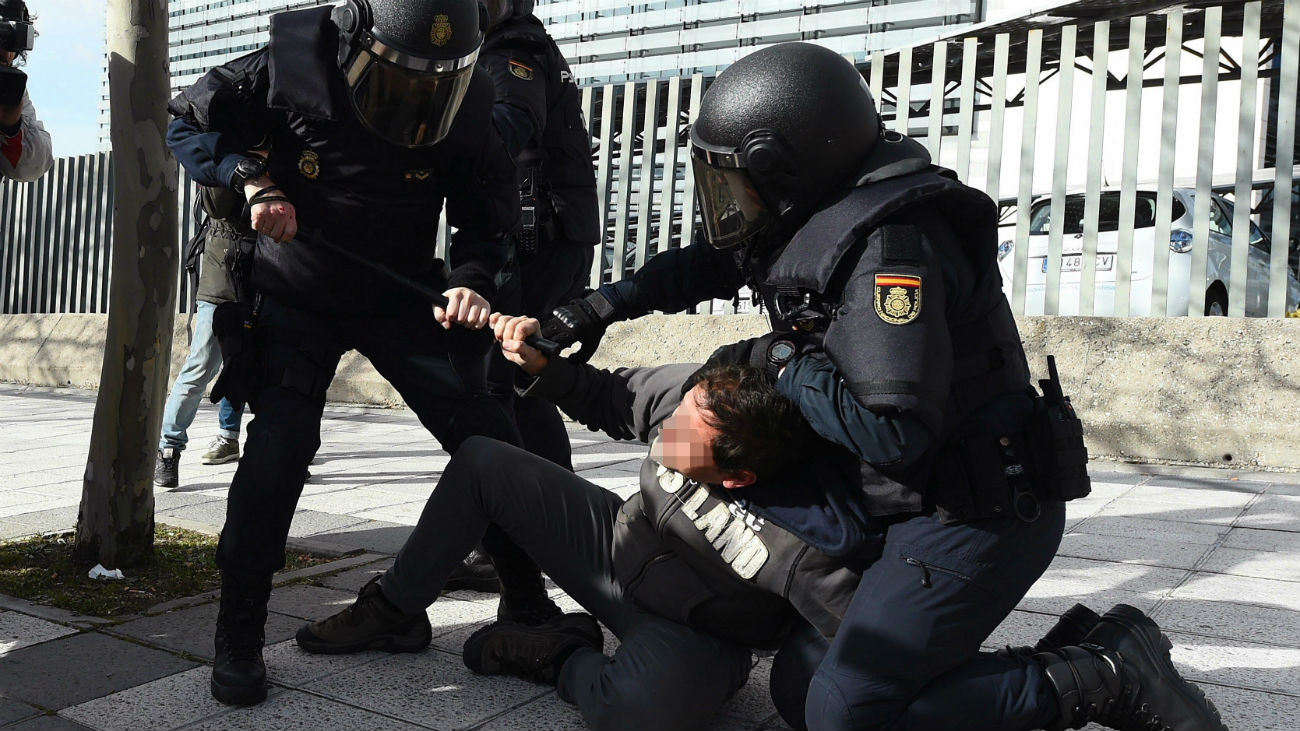 El cuarto día de huelga de taxis de Madrid deja 14 heridos y 2 detenidos