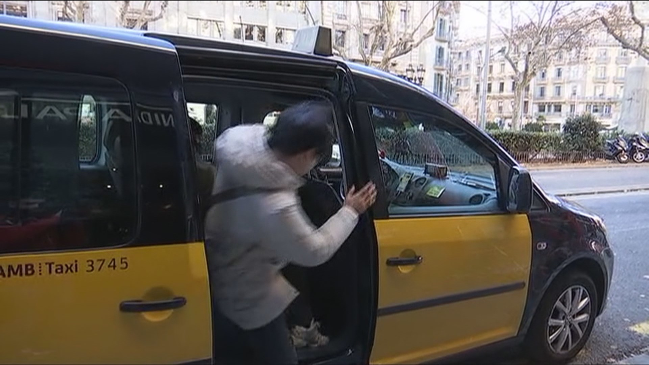 Los taxis vuelven a Barcelona y los VTC amenazan con irse de Cataluña