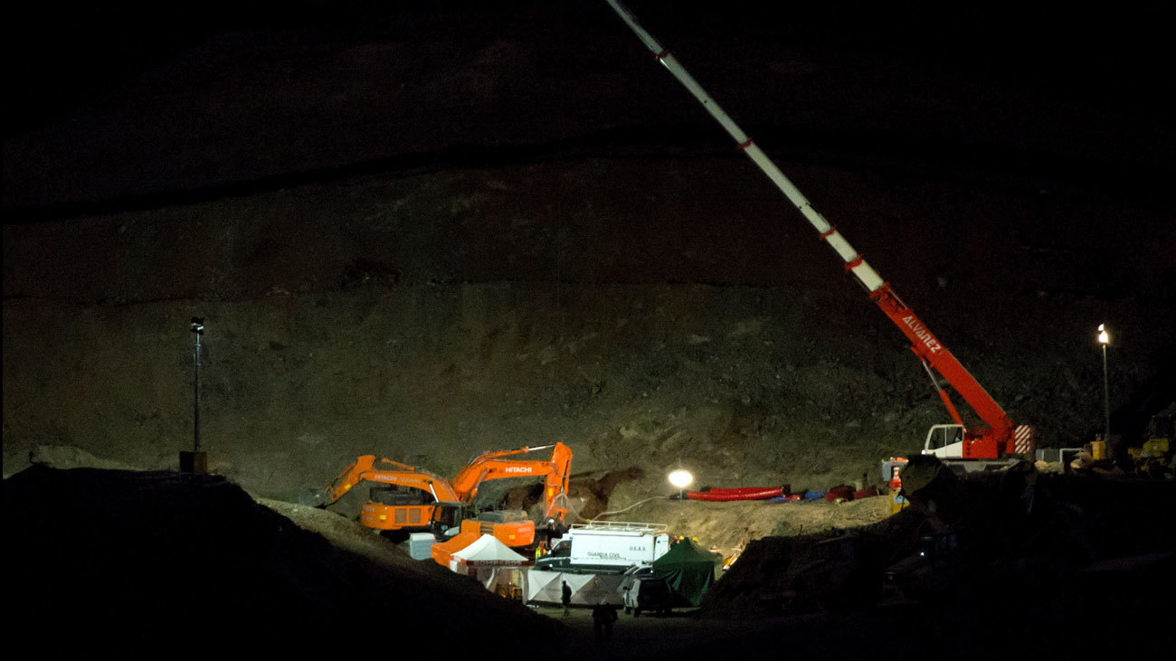 Mineros de la Brigada de Salvamento Minero de Hunosa junto a Bomberos y Guardia Civil, prosiguen con el rescate de Julen