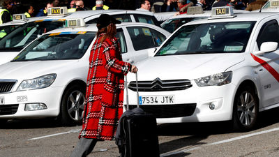Los taxistas quieren que el Ayuntamiento limite al 50% la oferta de servicio por baja demanda