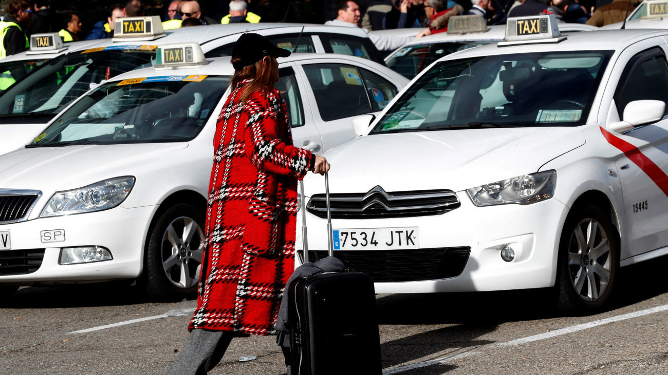 Decenas de taxis estacionados