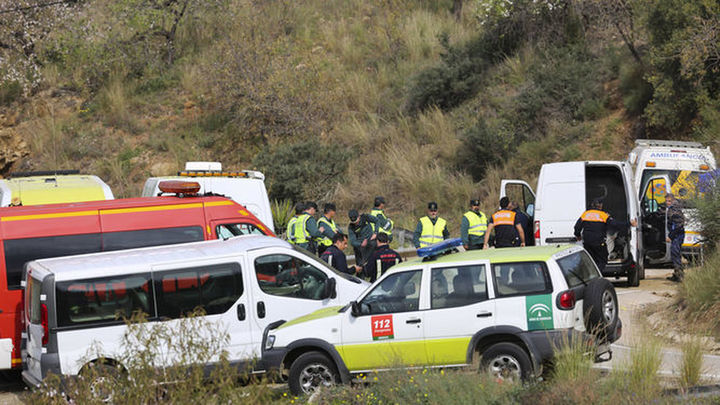 Todo tipo de efectivos esperan en la zona para conseguir el milagro