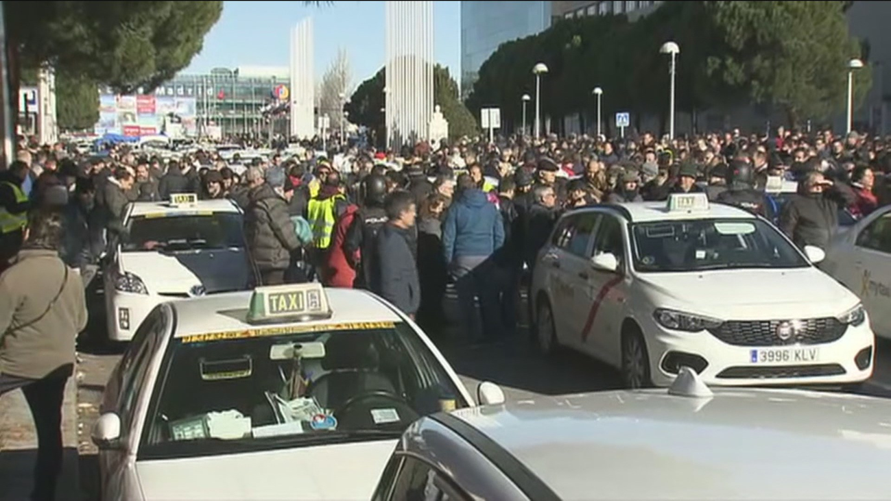 Cada taxi pierde 170 euros diarios por la huelga en Madrid