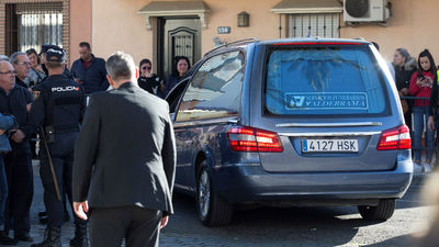 Llega al tanatorio el féretro con Julen tras finalizar la autopsia