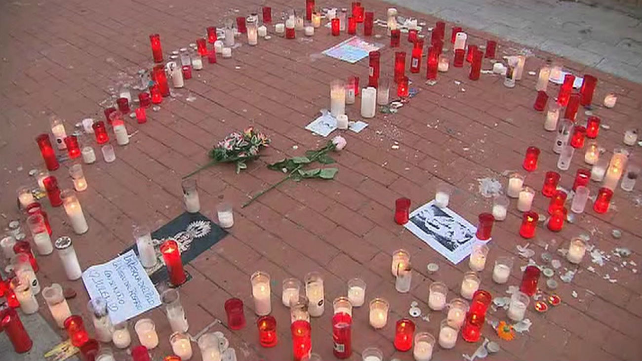 El Palo arropa a la familia de Julen