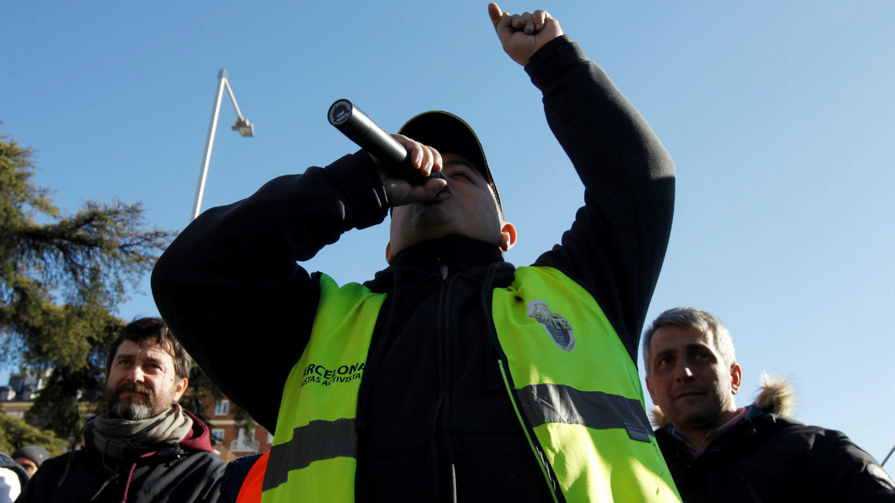 Una reunión técnica aborda cómo responder a la acampada de los taxistas