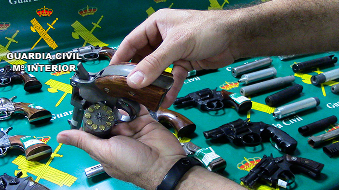 La Guardia Civil incauta 71 armas ilegales en un taller clandestino de Toledo