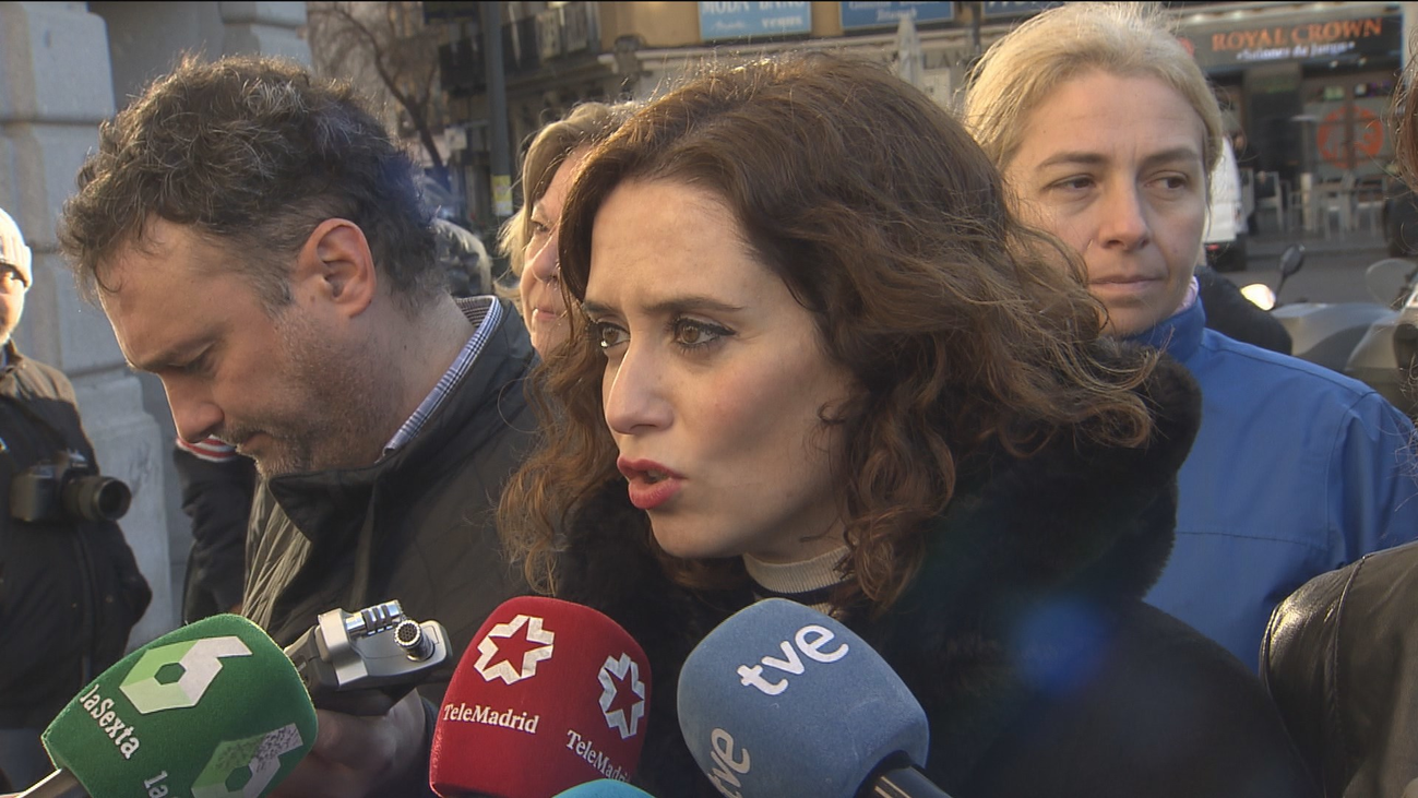 El conflicto del taxi centra el debate político en Madrid