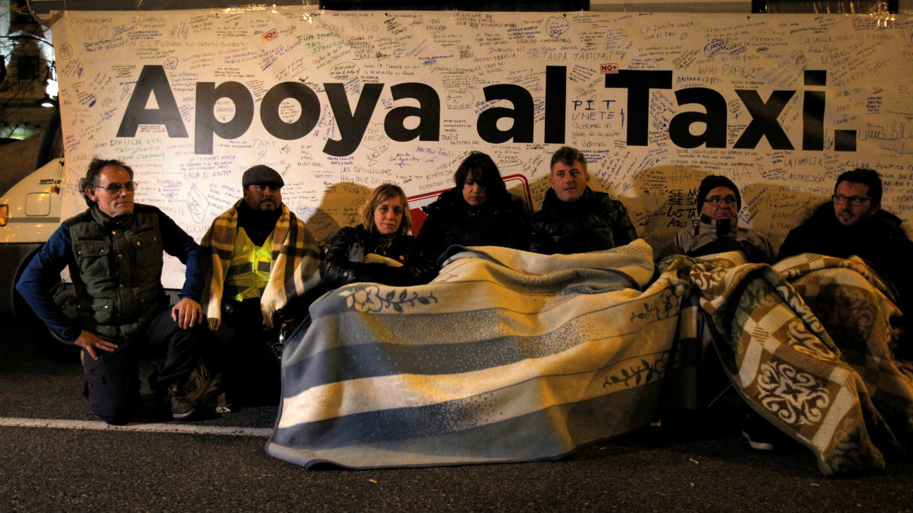 Los siete taxistas en huelga de hambre, acampados en Colón