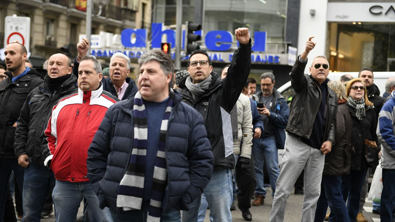 Varios taxistas madrileños, durante la huelga contra las VTC