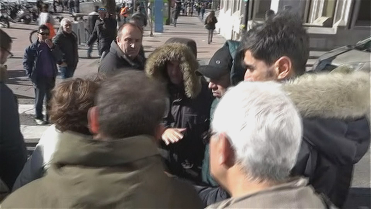 Una madrileña de 75 años le canta 'las cuarenta' a los taxistas