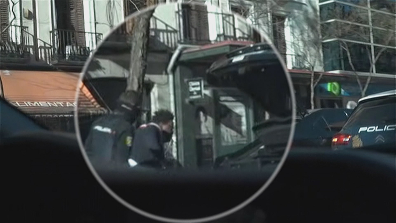 La policía registra coches VTC en busca de palos o sprays paralizantes