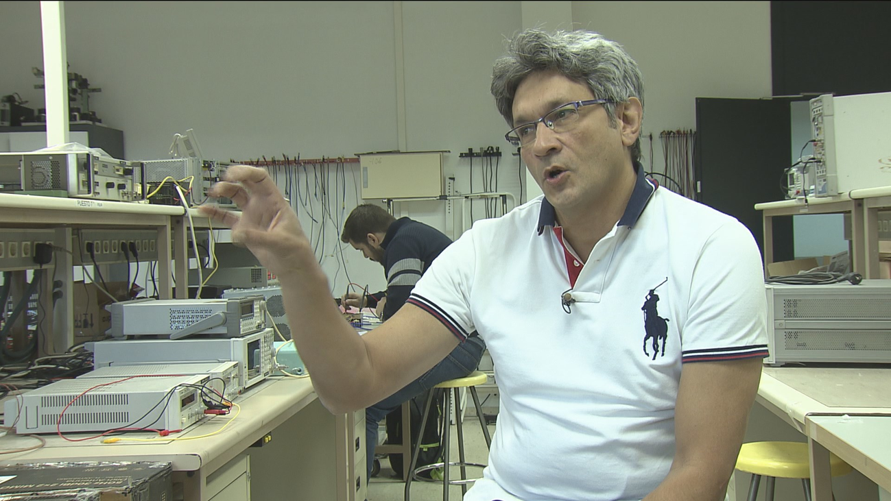 Desarrollan en la Politécnica un dispositivo para cargar móviles por Wifi