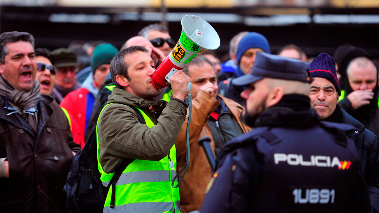 El taxi sigue con las protestas mientras prepara nueva propuesta negociadora