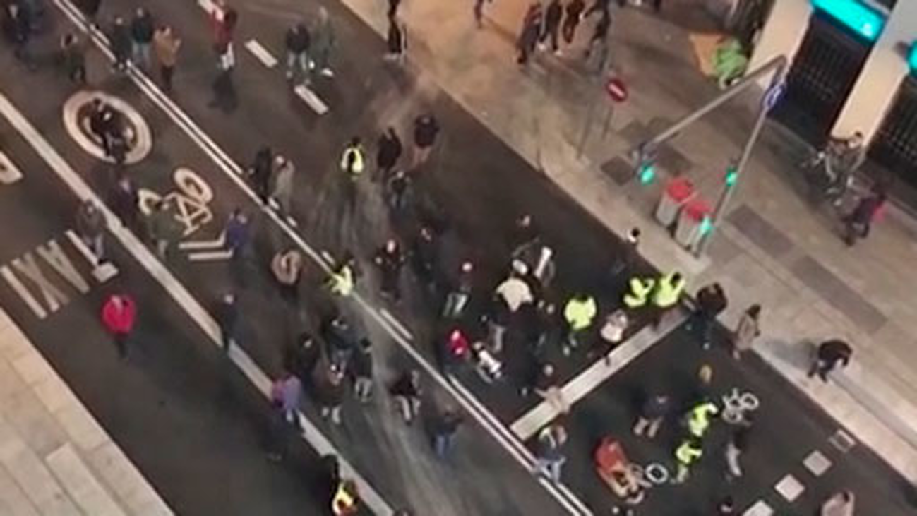 Los taxistas se manifestan de Colón a Génova y presentan una nueva propuesta