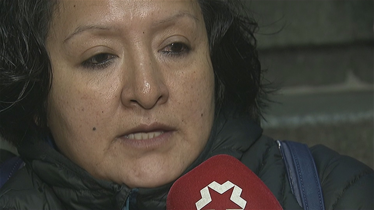 Arruinada y en la calle tras pagar 5.000 euros por el entierro de su hijo asesinado