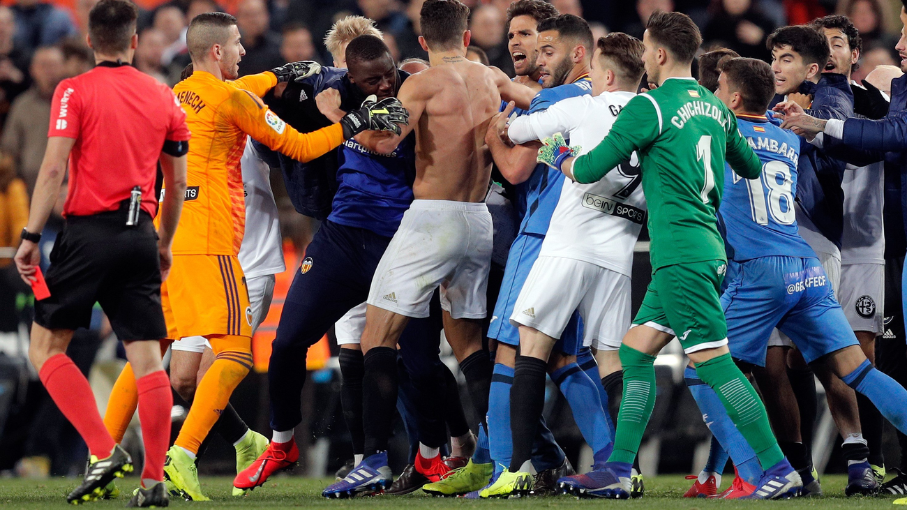 El Getafe estalla por el arbitraje en Valencia