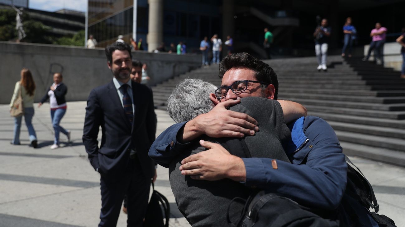 Liberados los dos periodistas franceses y reporteros de EFE en Venezuela