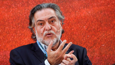 Pepu Hernández, la política como una cancha de baloncesto