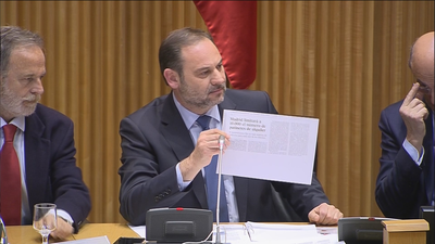 Ábalos compara  VTC y patinetes para excluir la responsabilidad de Fomento en el conflicto del taxi en Madrid