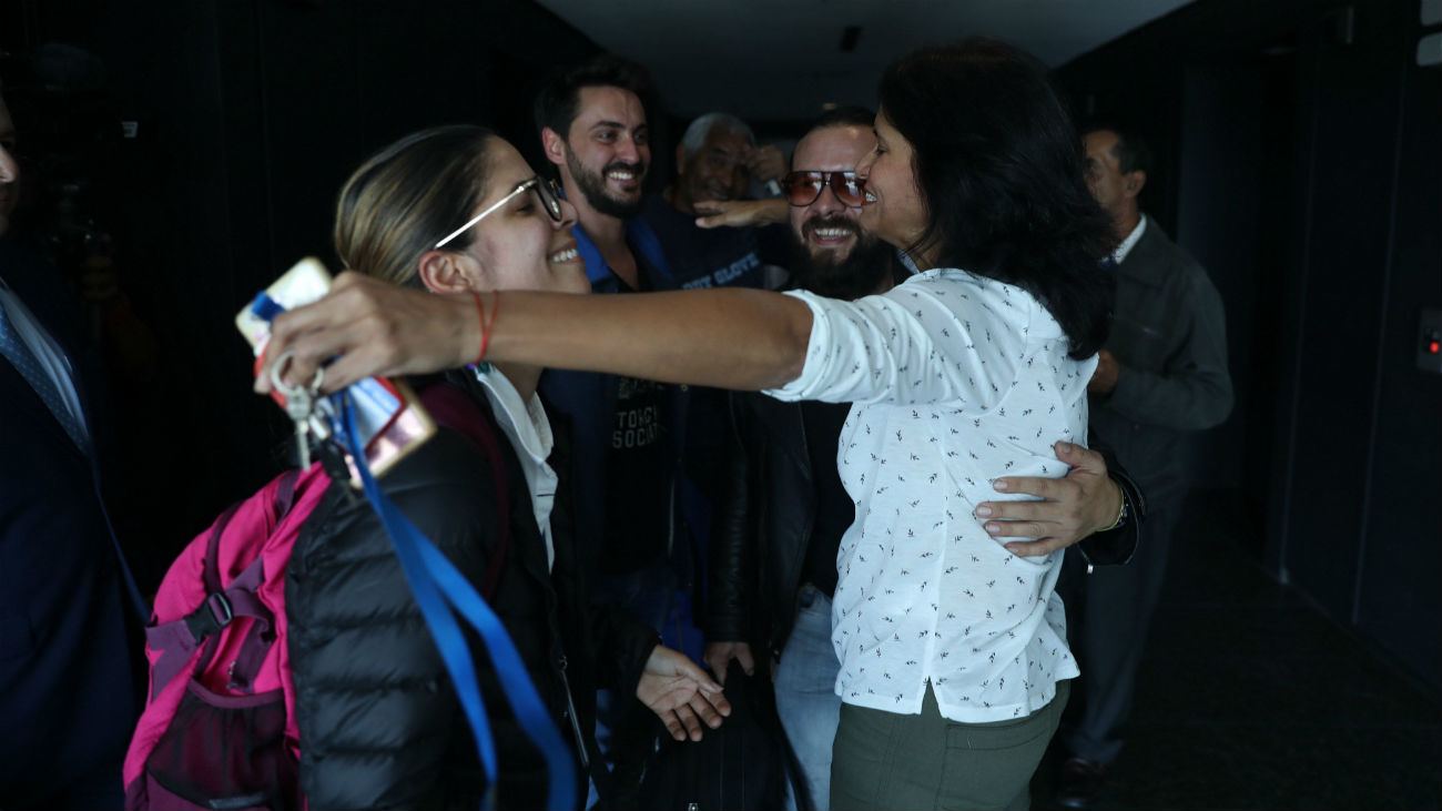 Los tres periodistas de Efe relatan su "durísima" experiencia en Caracas