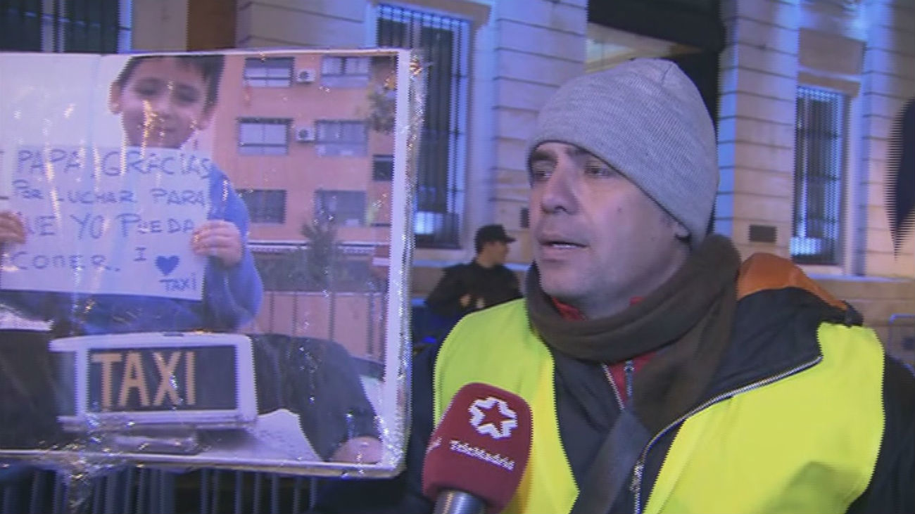 Los taxistas ofrecen una definición "en blanco" de la precontratación y aclaran que no renuncian