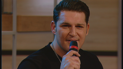 Manu Tenorio presenta 'Llevo tu luz' meses después de su accidente